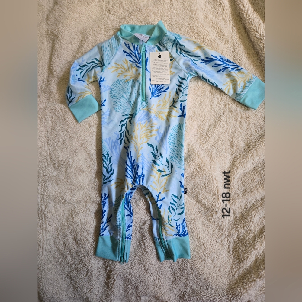 Honeysuckle sunsuit 12-18 nwt